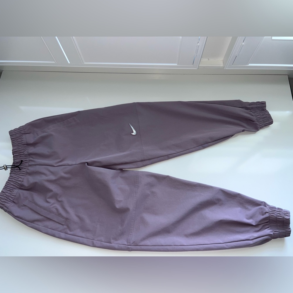 Nike Women’s (S) Mauve Sweatpants for Active Wear and Comfort